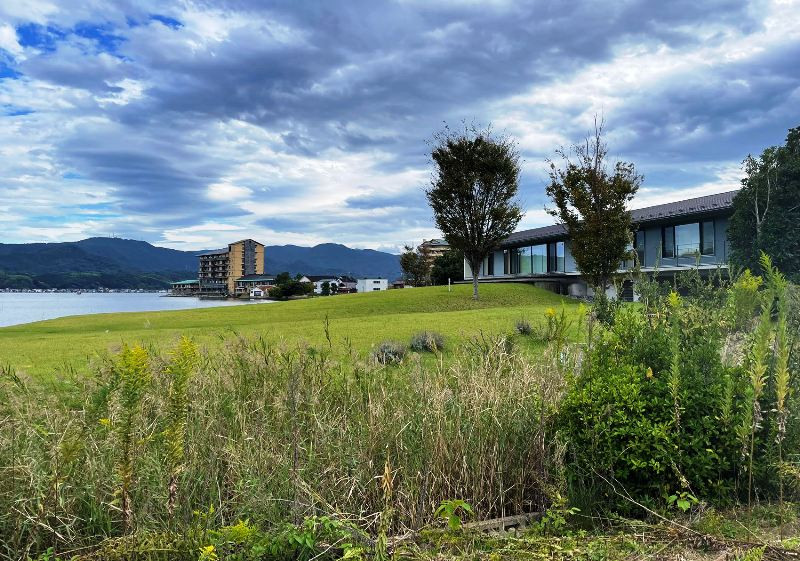 1970s concrete house on a large plot in Tottori