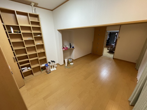 1930s wood house on a large plot in Tottori