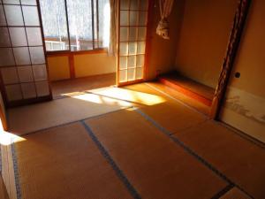 Gero City Akiya Bank [Kanayama 012] Sale 1.3M yen / Showa-era retro, bargain property! / Near station, downtown, ideal for second home