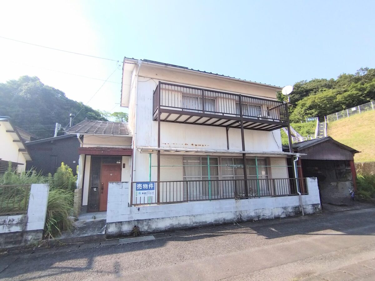 1970s wood house, 13-min walk to station, Miyazaki