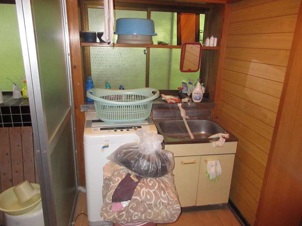 1980s wood house, 12-min walk to station, Iwate
