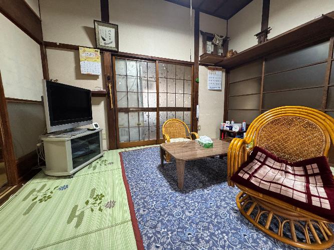 1950s wood house, 13-min walk to station, Tokamachi, Niigata