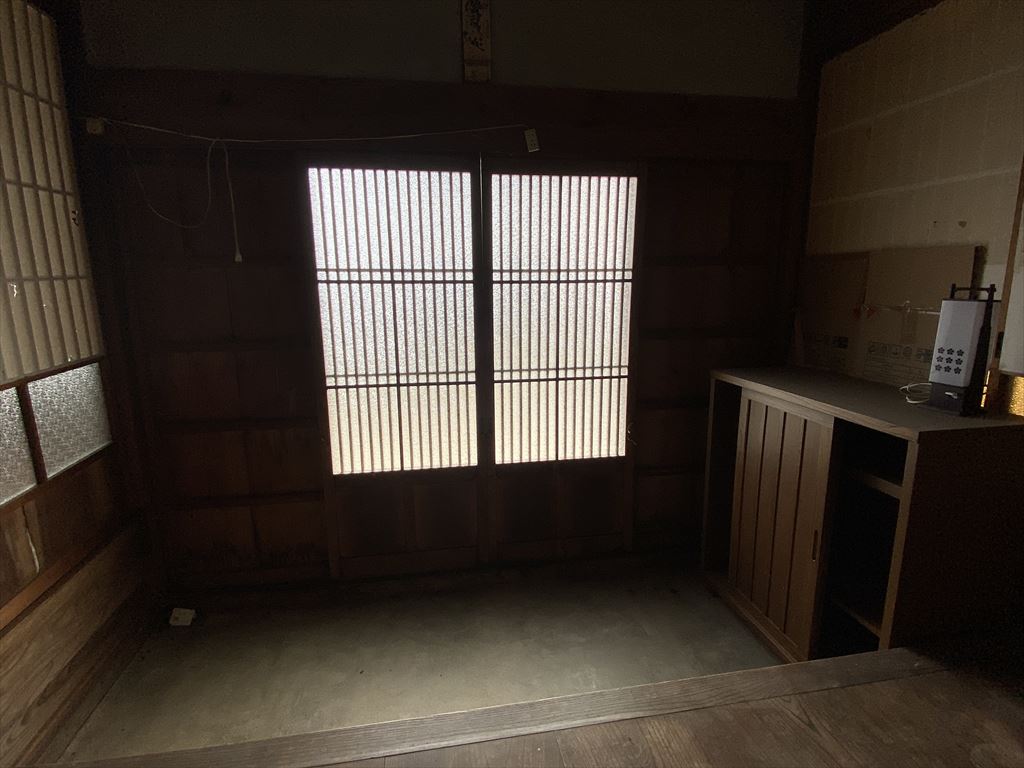 1950s wood house on a large plot in Mie