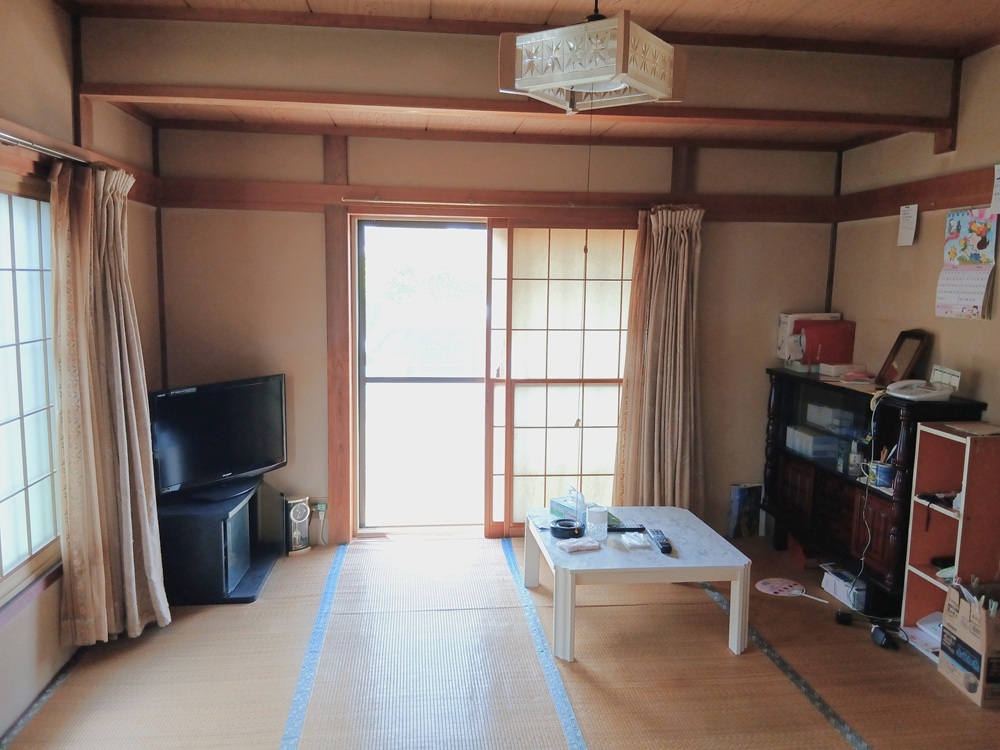 1980s wood house, 10-min walk to station, Iwate