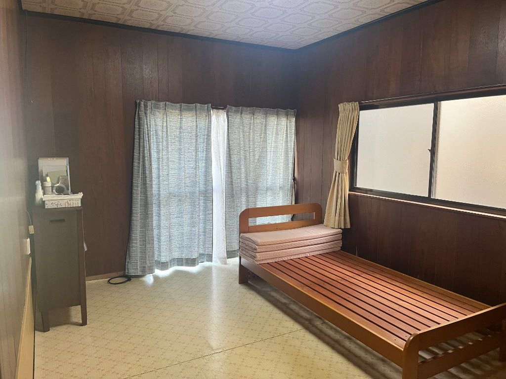 1980s wood house in Nagasaki