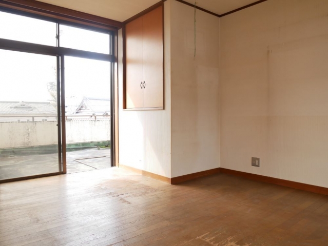 1990s concrete house in Hyogo