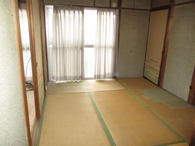 1970s wood house, 17-min walk to station, Okayama