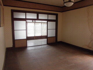 Wood house with outbuildings in Niigata