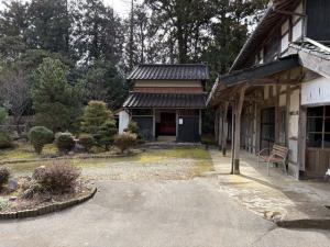 1970s wood house on a large plot in Niigata