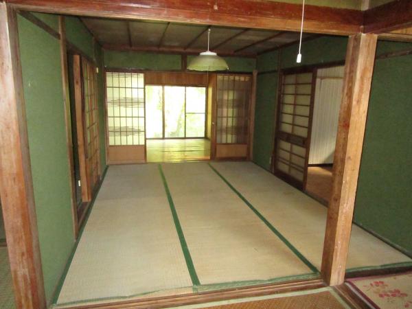 1860s wood house with storehouses in Oita
