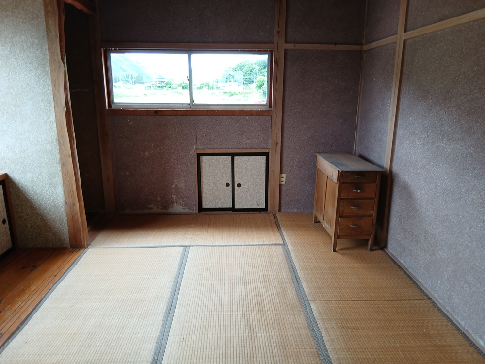 1960s wood house, 11-min walk to station, Iwate