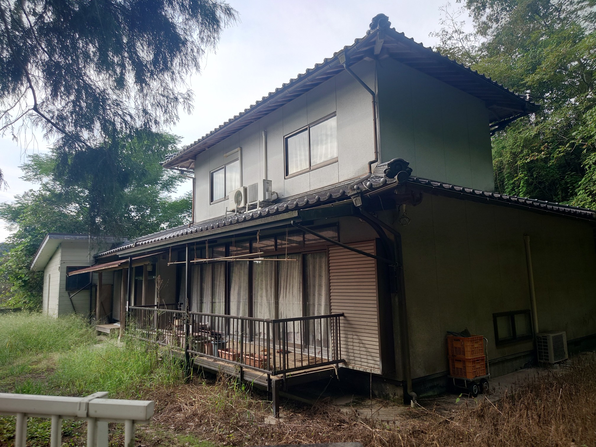 1980s wood house on a large plot in Okayama