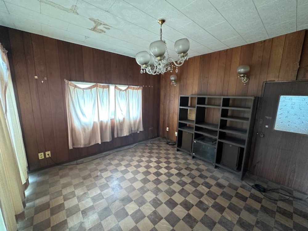 Traditional-style tatami-room house with storage shed!