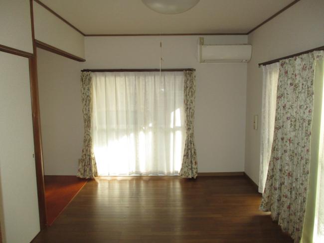 1970s wood house, 17-min walk to station, Okayama