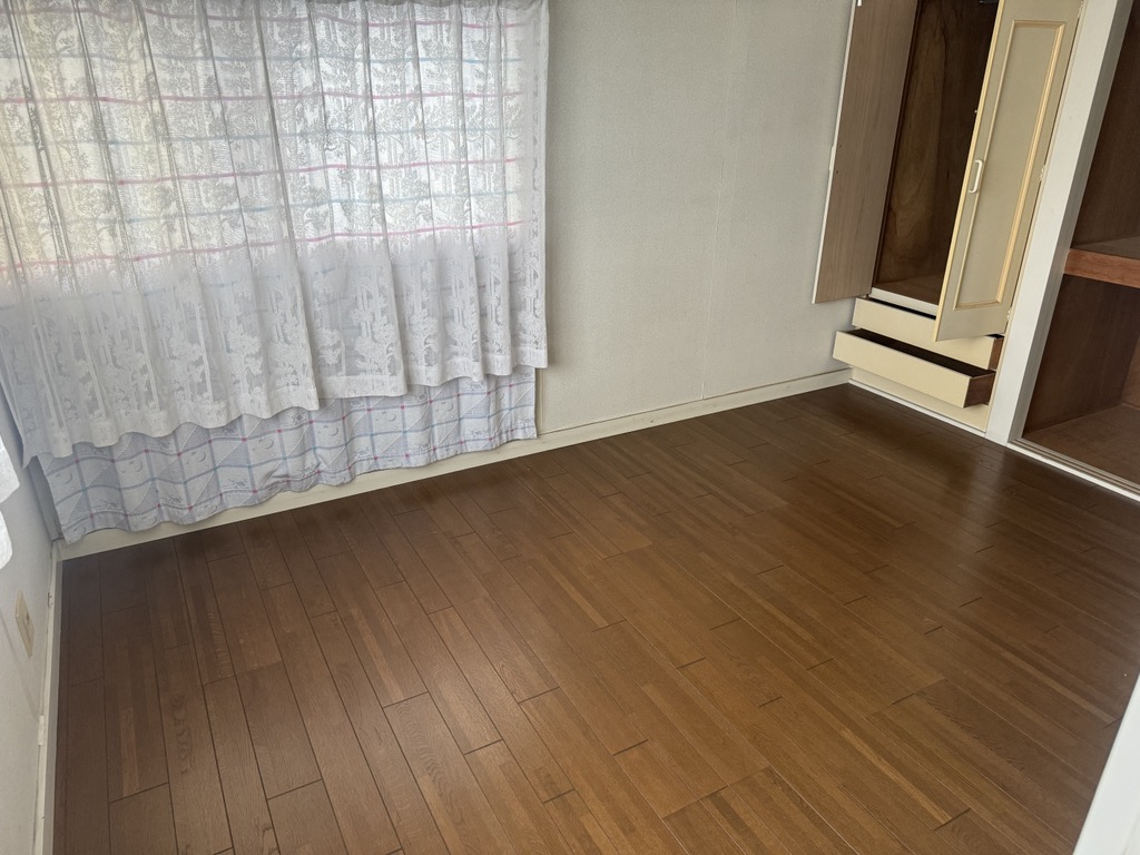 1980s wood house, 18-min walk to station, Akita