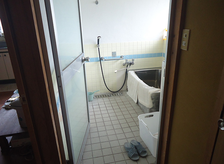 1980s wood house on a large plot in Shimane
