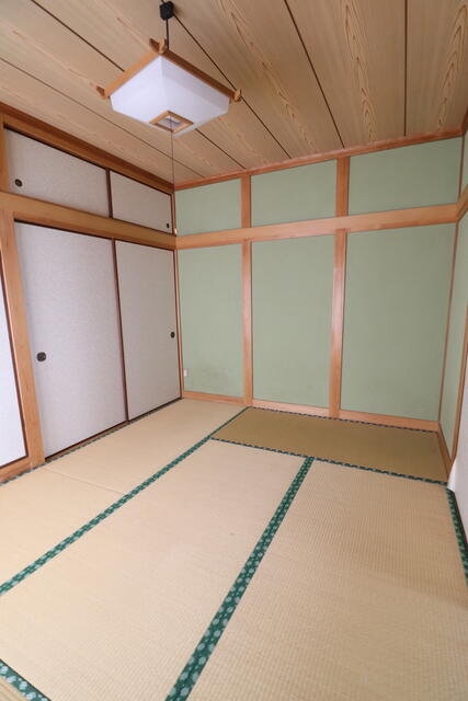 1990s wood house, 4-min walk to station, Kagawa