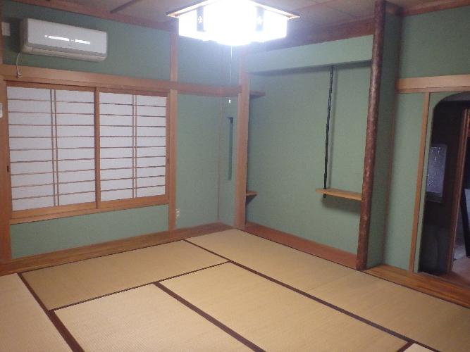 1930s wood house with outbuildings in Kagawa