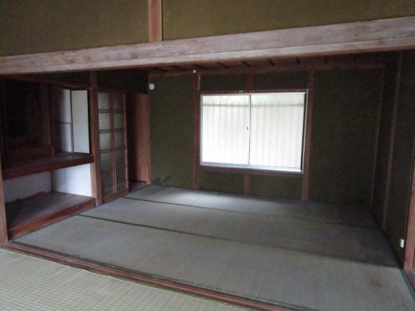 1860s wood house on a large plot in Oita