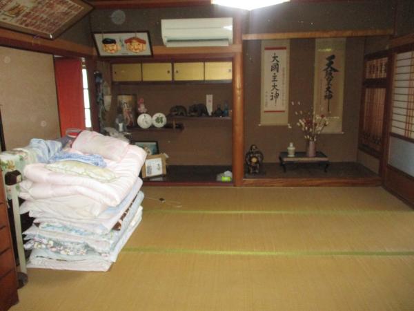 1950s wood house on a large plot in Okayama
