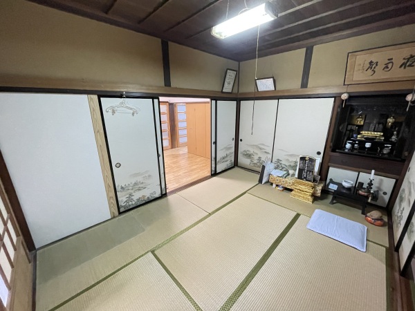 1930s wood house on a large plot in Tottori