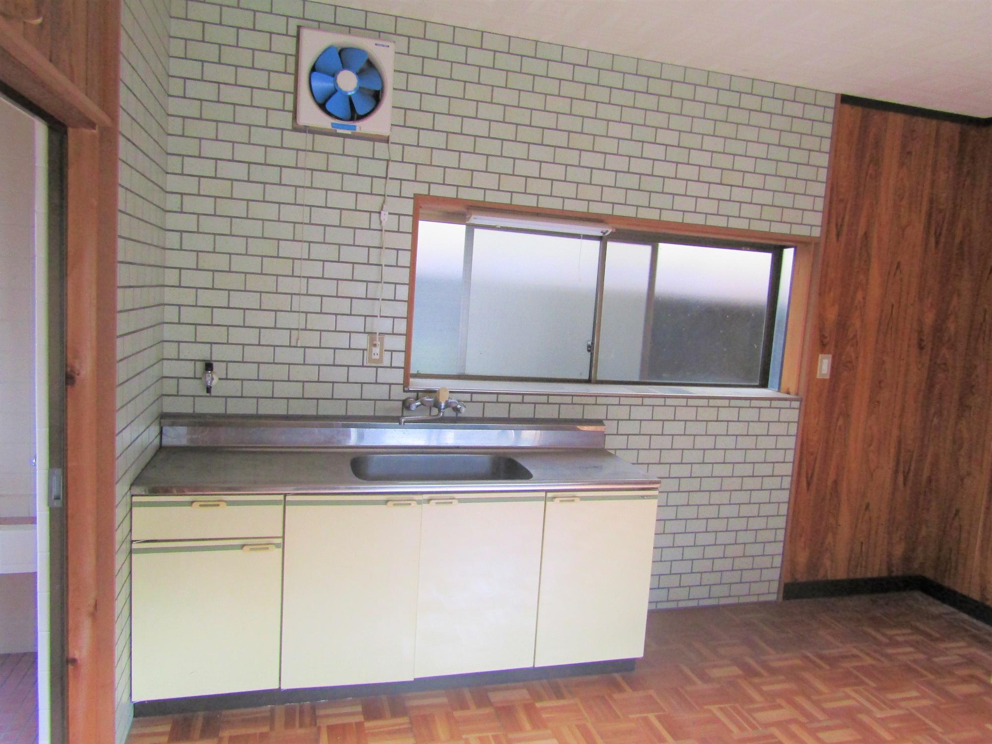 Convenient to Station A-130 and shopping