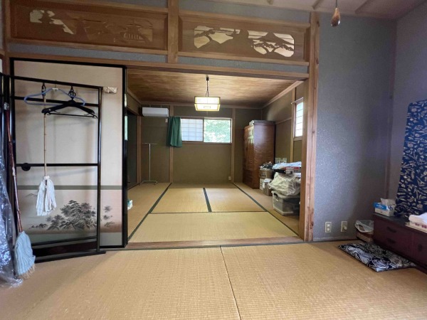 1970s wood house on a large plot in Tottori