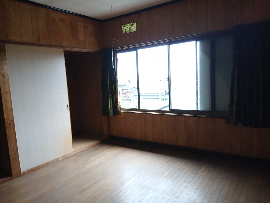 1980s wood house on a large plot in Nagasaki
