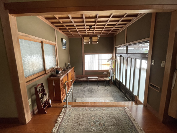1980s wood house on a large plot in Tottori