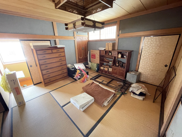 1980s wood house on a large plot in Tottori