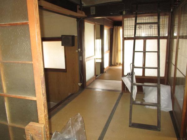 1900s wood house on a large plot in Okayama