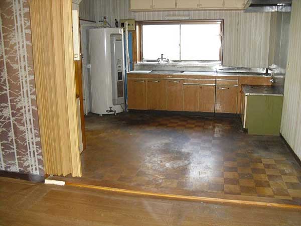 1970s wood house, 14-min walk to station, Iwate