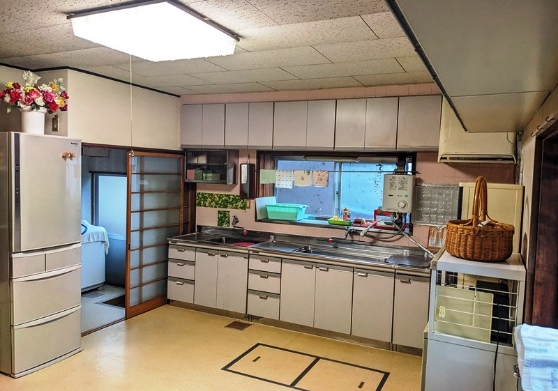 1970s wood house, 6-min walk to station, Aomori