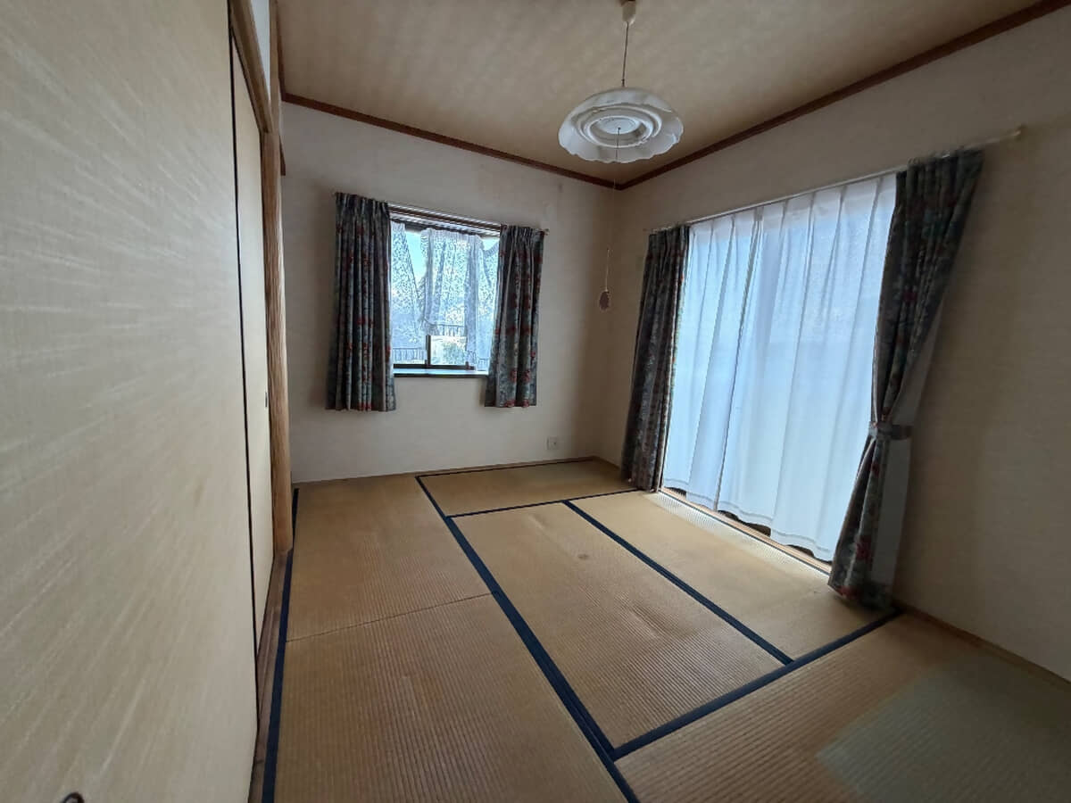 1990s wood house, 20-min walk to station, Hiroshima