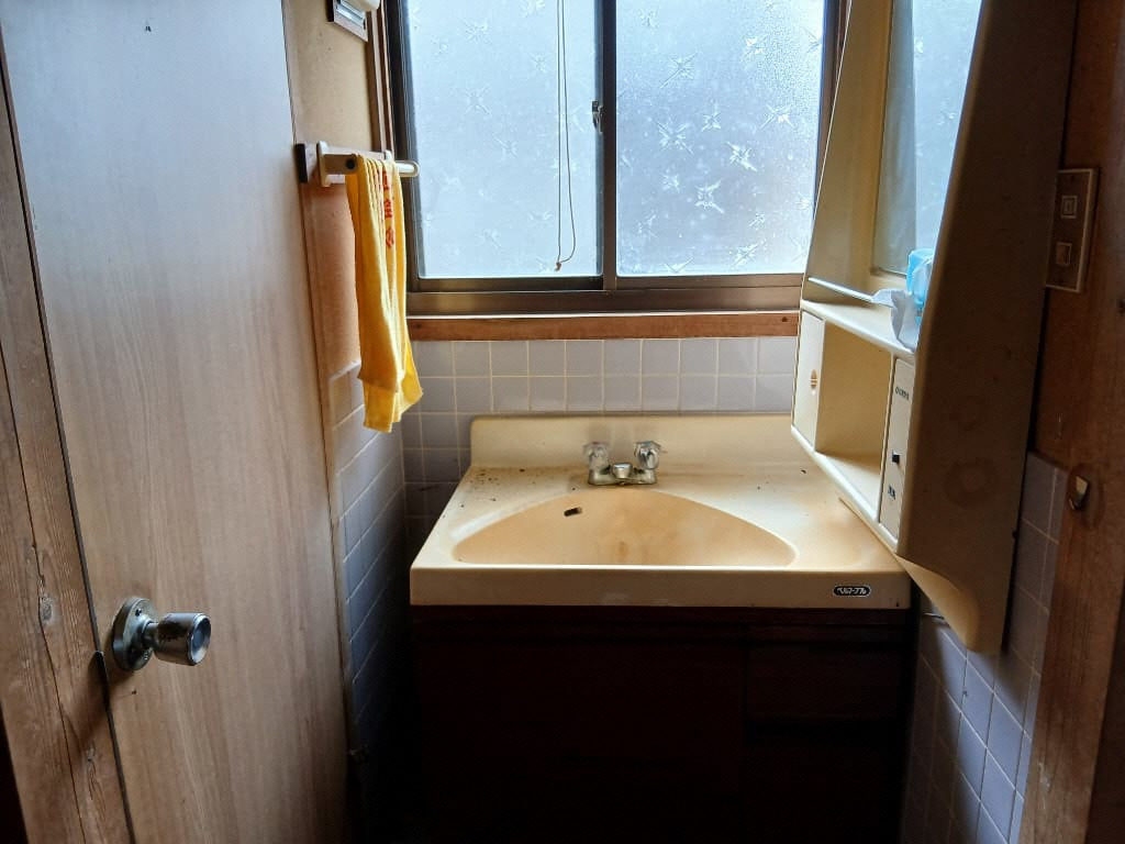 1980s wood house on a large plot in Nagasaki