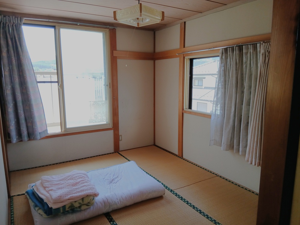 1980s wood house, 10-min walk to station, Iwate