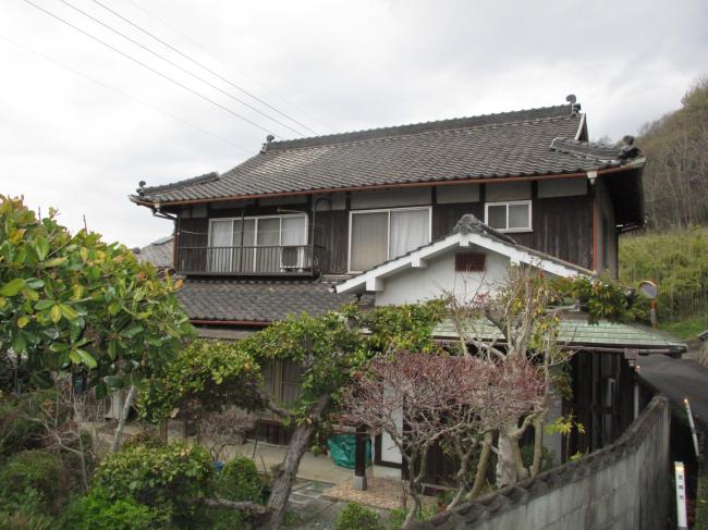 1920s wood house on a large plot in Okayama