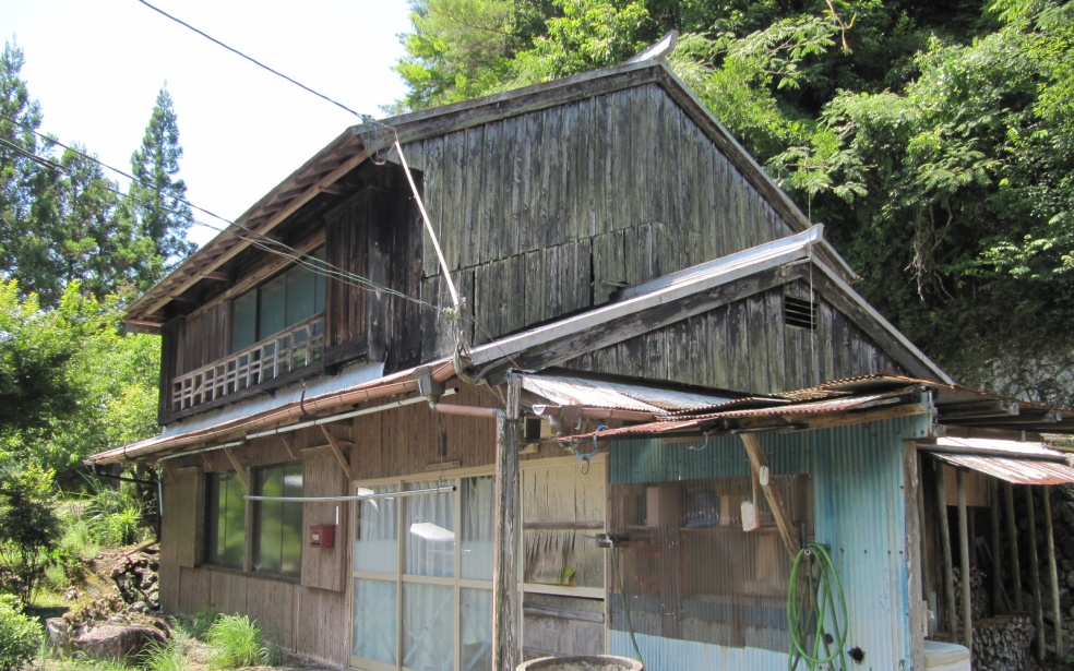 2000s wood house in Nara
