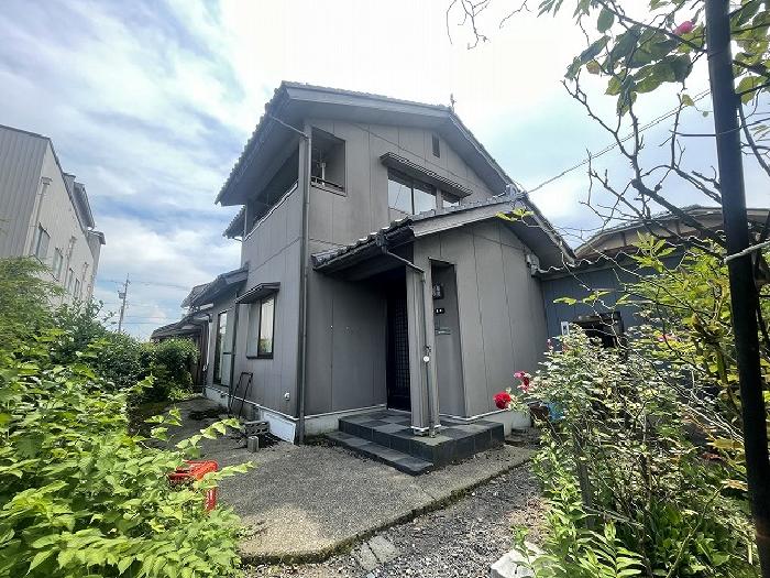 1970s wood house, 9-min walk to station, Fukui