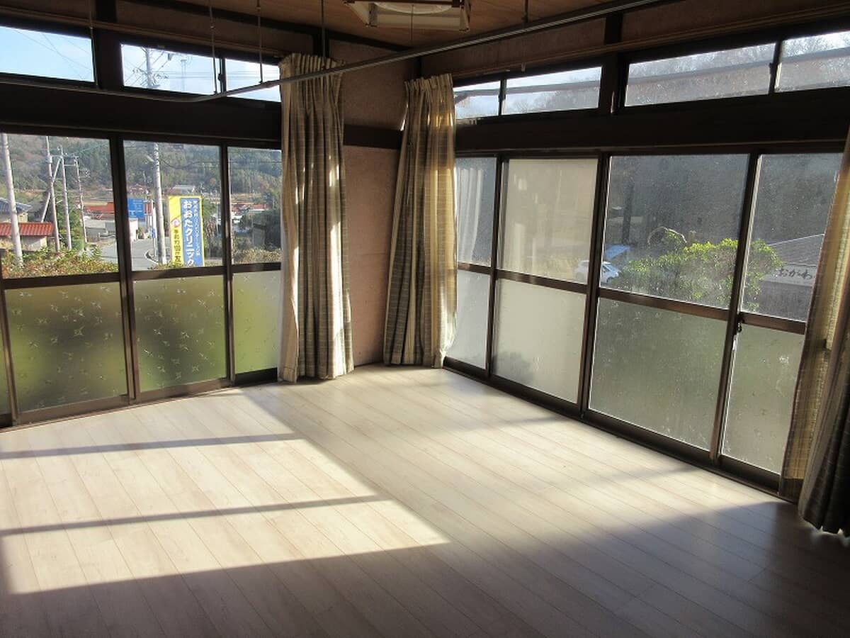 1970s wood house on a large plot in Hiroshima