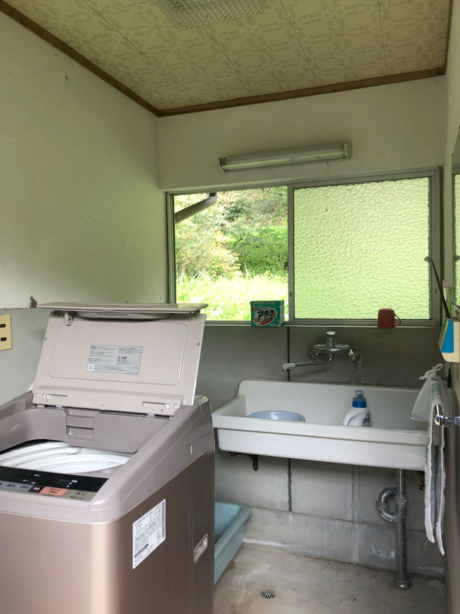 1980s wood house with storehouses in Hiyoshi, Nantan