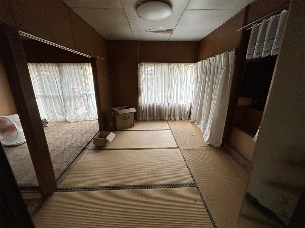 1970s wood house on a large plot in Mie