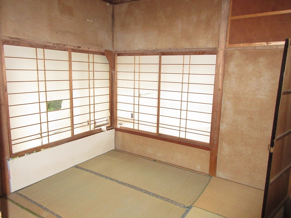 1960s wood house, 16-min walk to station, Iwate