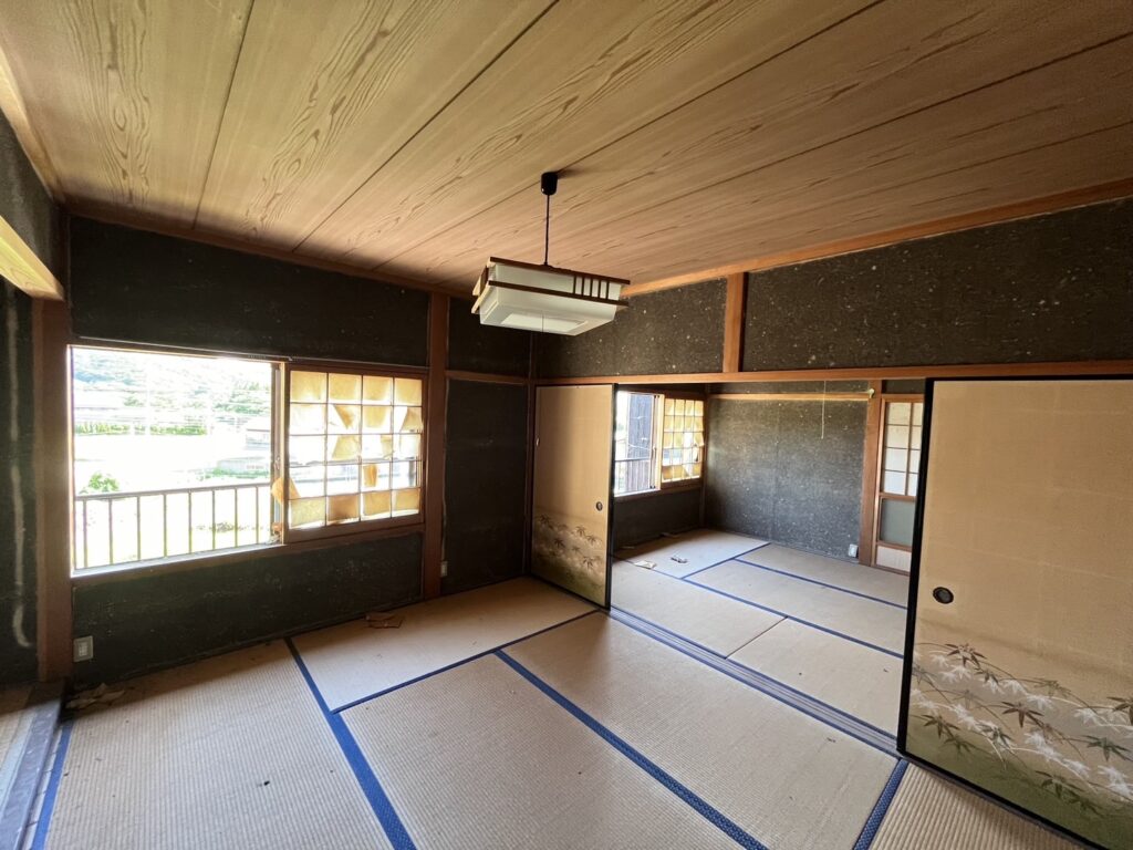 1980s wood house in Tango, Kyotango, farmland, approval needed