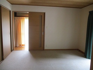 Main house 1st floor renovated! Well-maintained and very clean property