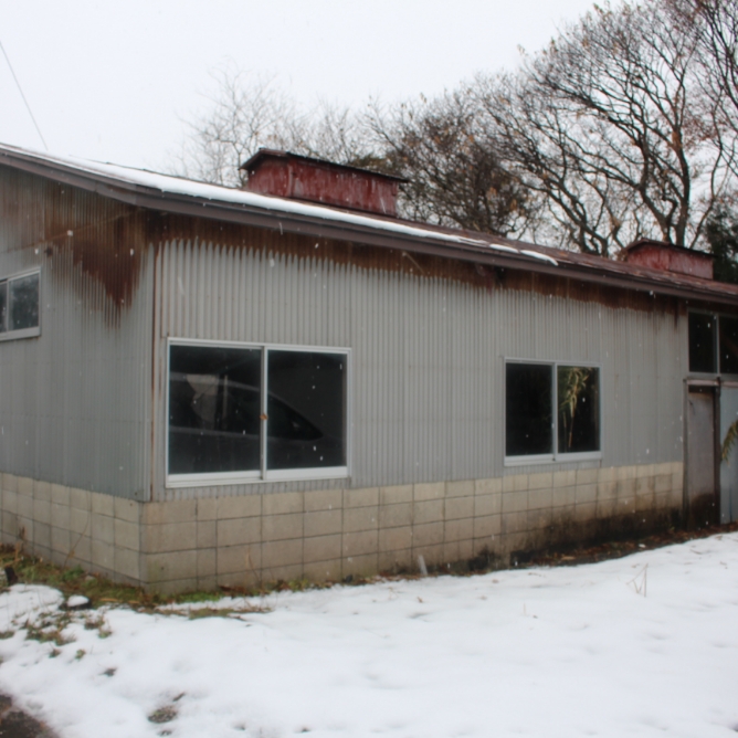 1970s wood house on a large plot in Aomori
