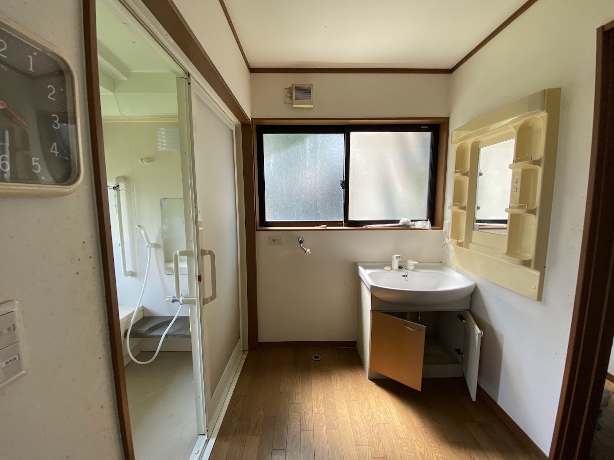 2000s wood house on a large plot in Toyama
