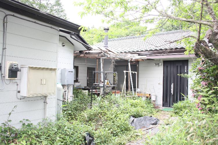 1990s wood house on a large plot in Tochigi