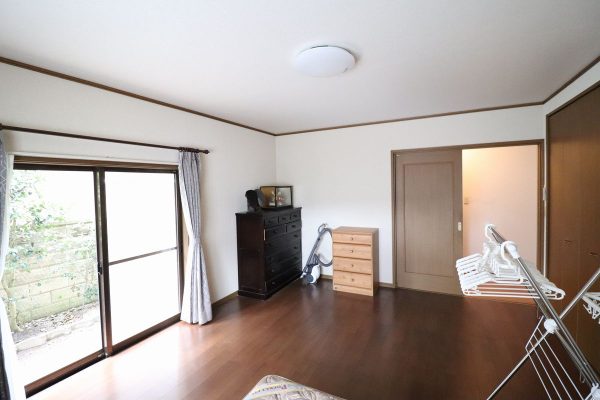 1970s wood house with storehouses in Shimane