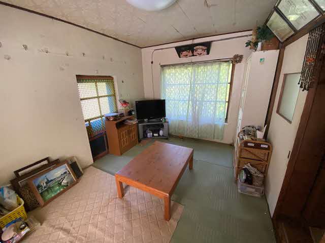 1970s concrete house in Shimane